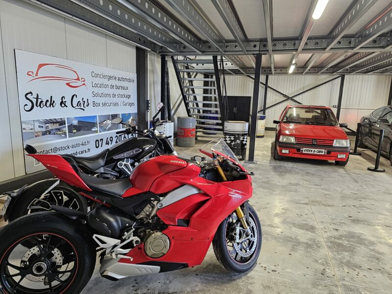 Motos Ducati + 205 GTI - Stock & Cars à Rennes